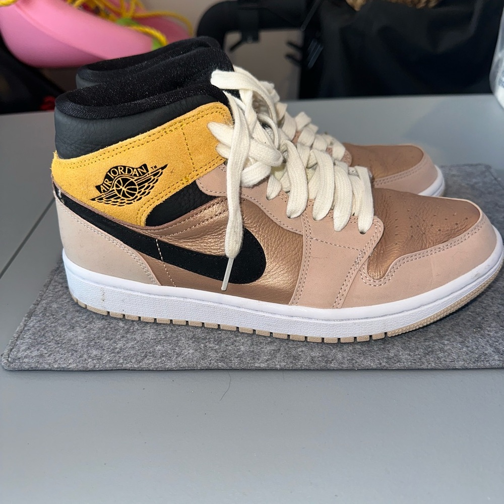 Air Jordan 1 Mid